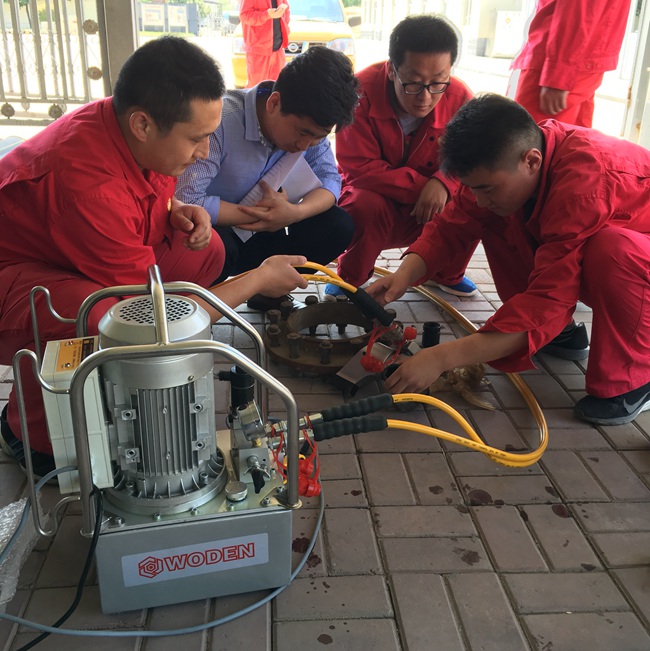 沃頓液壓扳手技術員在培訓現場情景