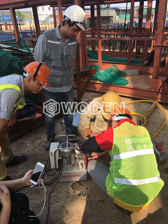 沃頓技術(shù)人員在越南現(xiàn)場培訓(xùn)情景